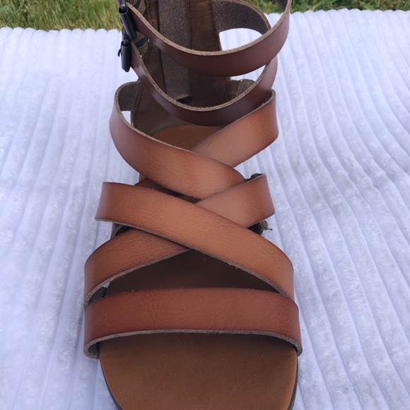 Universal Thread Women's Rosalee Gladiator Sandals. Size 6W - Picture 7 of 9